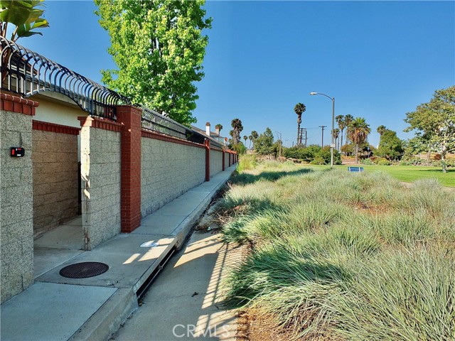 6225 Napoli Court, Long Beach CA: https://media.crmls.org/medias/9b59f536-c27a-4329-8c29-b3814dfb9e1b.jpg