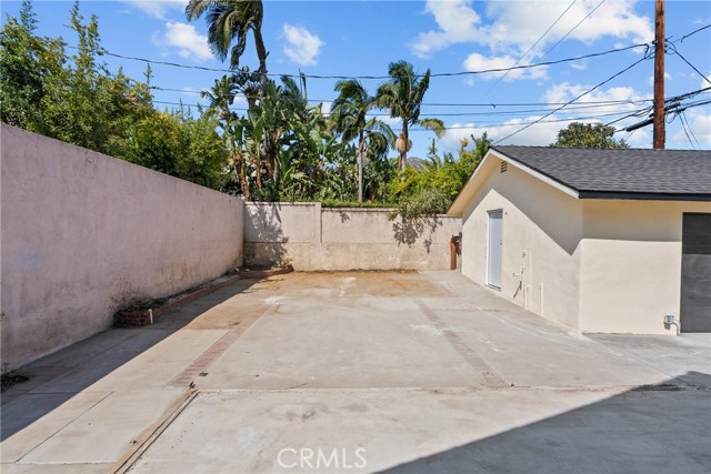 310 S Bel Aire Drive, Burbank CA: https://media.crmls.org/medias/9b5a4e7f-6594-49a1-b1c1-4ee6e6e16b58.jpg