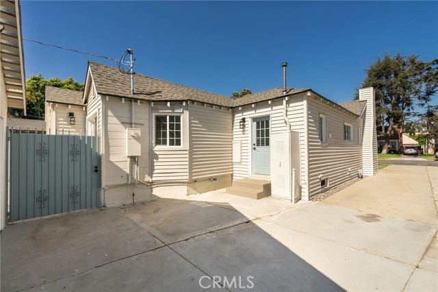 433 N Osage Avenue, Inglewood CA: https://media.crmls.org/medias/9b5a8bf9-c747-4801-9148-0fd760660b1d.jpg
