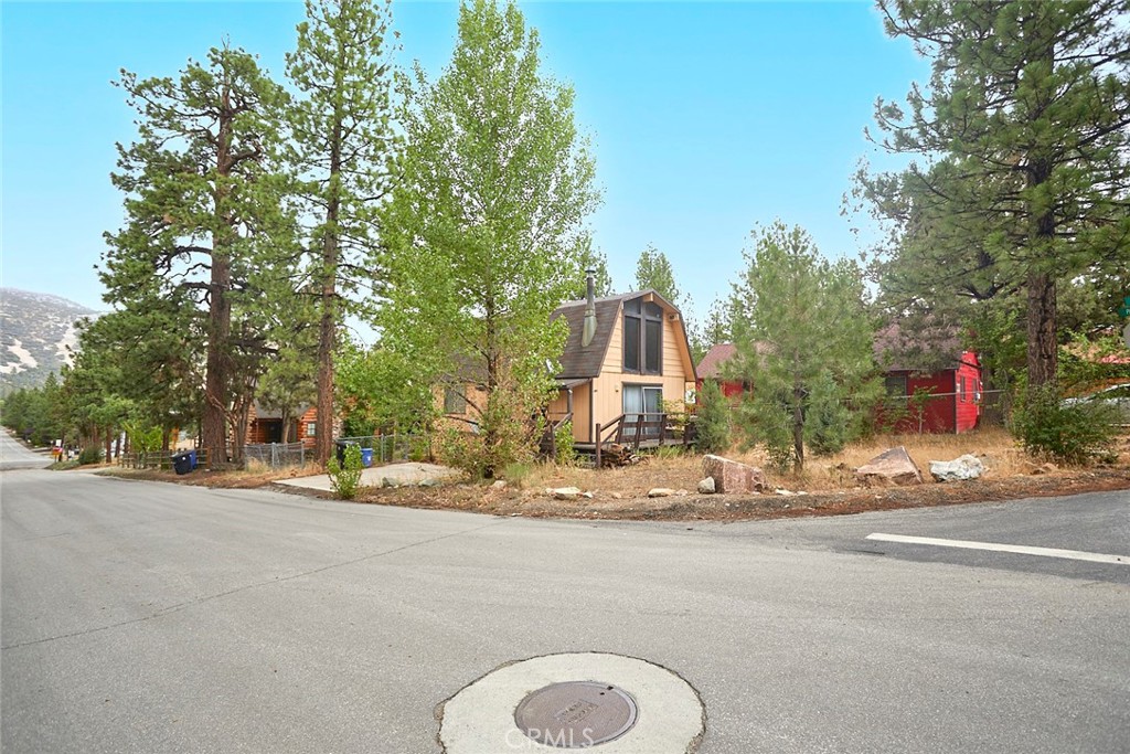 401 Garrick Way, Big Bear City, CA 92314