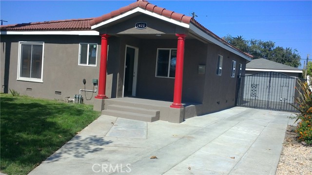 2420 Maine Avenue, Long Beach CA: https://media.crmls.org/medias/9b5b6cbf-8e6e-4eaf-8a99-a8cdc3238ddc.jpg