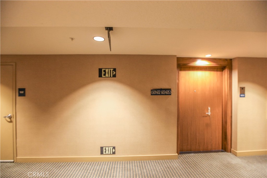 https://media.crmls.org/medias/9b5c6016-bcb8-4837-8247-6d7a12df1c41.jpg?preset=X-Large