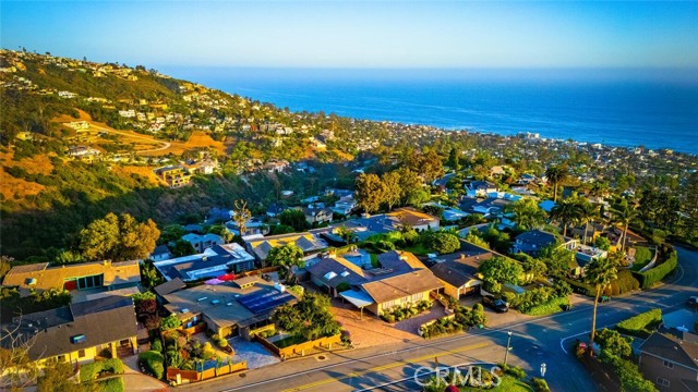1687 Temple Hills Drive, Laguna Beach CA: https://media.crmls.org/medias/9b5cb446-3564-473f-be3d-2b18a481b90c.jpg