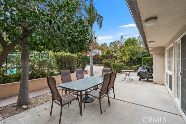 Detail Gallery Image 26 of 35 For 24316 Burbank Bld, Woodland Hills,  CA 91367 - 4 Beds | 2 Baths