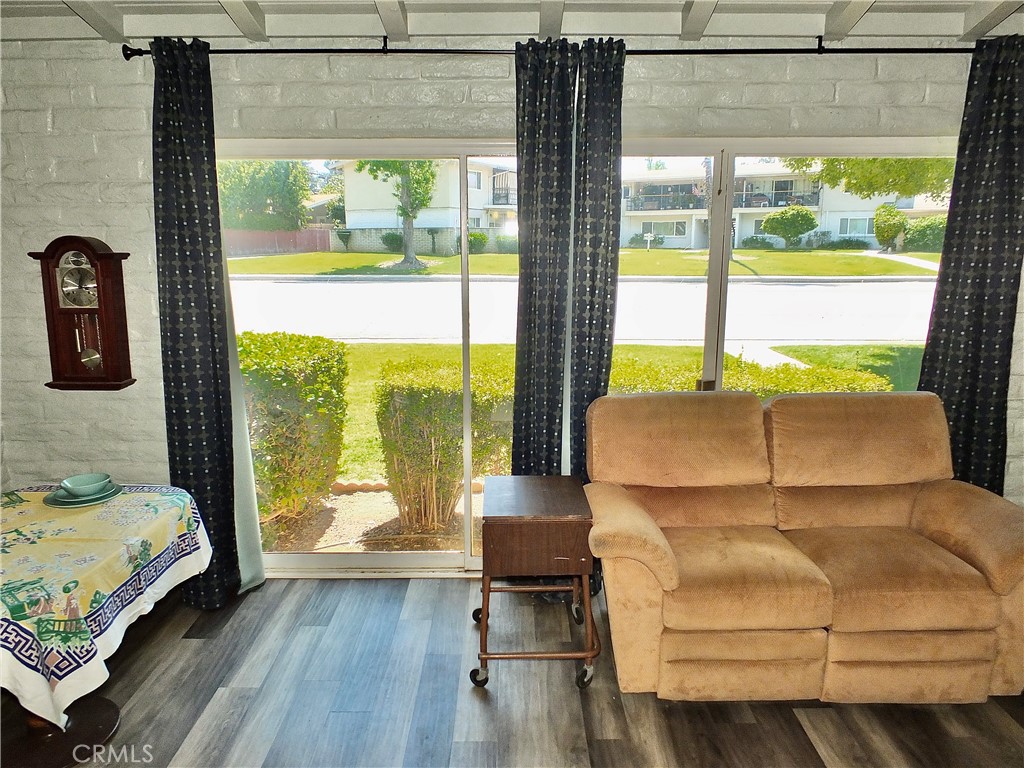 https://media.crmls.org/medias/9b5e819c-25b6-42ee-8cfe-a4515171c0f0.jpg?preset=X-Large