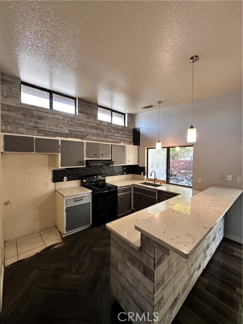 Detail Gallery Image 6 of 13 For 1 Paddle Ct, Sacramento,  CA 95833 - 2 Beds | 2 Baths