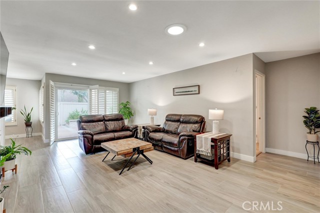 5111 Alder, Irvine CA: https://media.crmls.org/medias/9b5ee67f-be04-4a14-831f-d7cc26cc90cb.jpg