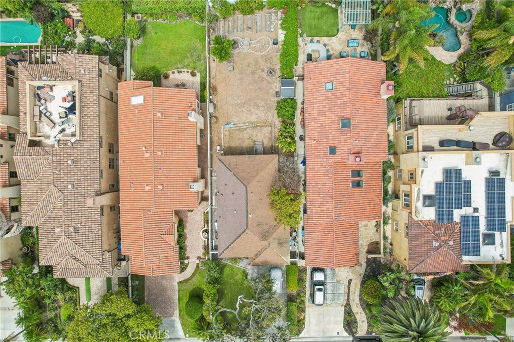 https://media.crmls.org/medias/9b5fceb3-852c-4c7b-984f-87b0fb57c423.jpg?preset=X-Large