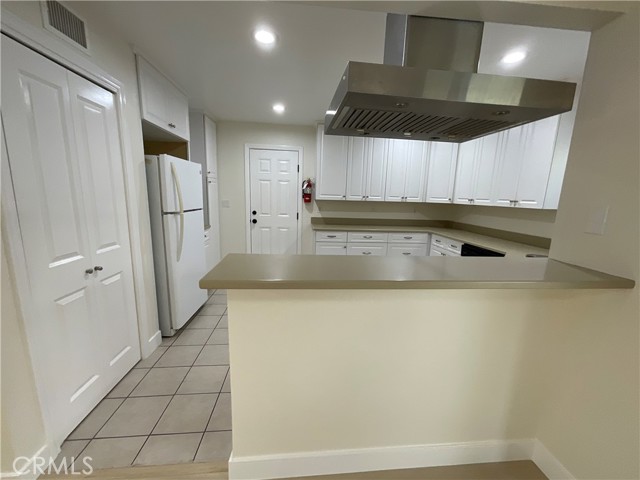 2641 Santa Ana Avenue, Costa Mesa CA: https://media.crmls.org/medias/9b60ecfd-f639-4aae-b785-6d57bce888b2.jpg