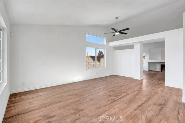 Detail Gallery Image 7 of 44 For 2031 Thomas Dr, Lancaster,  CA 93535 - 5 Beds | 2 Baths