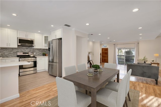 Detail Gallery Image 7 of 38 For 8958 Burnet Ave #E6,  North Hills,  CA 91343 - 3 Beds | 2/1 Baths