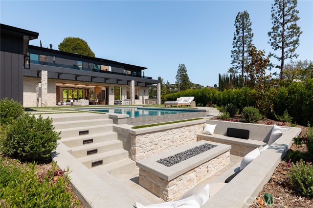 4601 Vista De Oro Avenue, Woodland Hills CA: https://media.crmls.org/medias/9b6540dd-c3a3-4a18-bcd2-360bcd0a2888.jpg