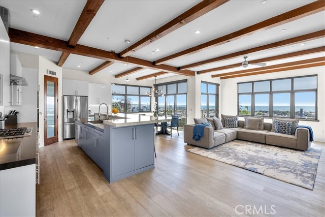 1032 6th, Hermosa Beach, California 90254, 4 Bedrooms Bedrooms, ,3 BathroomsBathrooms,Residential,Sold,6th,SB22136354