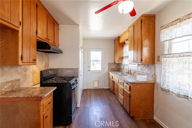 10935 Nassau Avenue, Sunland CA: https://media.crmls.org/medias/9b6620c4-d02e-4528-99f5-ee9db4cb943a.jpg