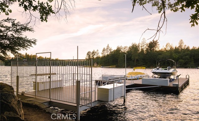 Detail Gallery Image 5 of 38 For 28982 N Shore Rd, Lake Arrowhead,  CA 92352 - 4 Beds | 5 Baths