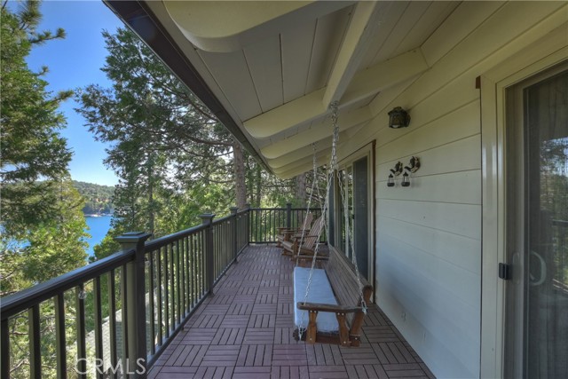 28844 Cedar Drive, Lake Arrowhead CA: https://media.crmls.org/medias/9b67174c-b562-46eb-be2f-566d206ce010.jpg