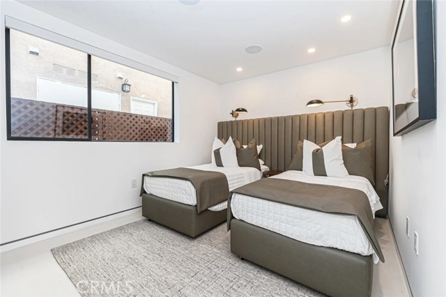 1034 W Balboa Boulevard, Newport Beach CA: https://media.crmls.org/medias/9b6984cf-36d7-4055-8d28-a1dc11d21728.jpg