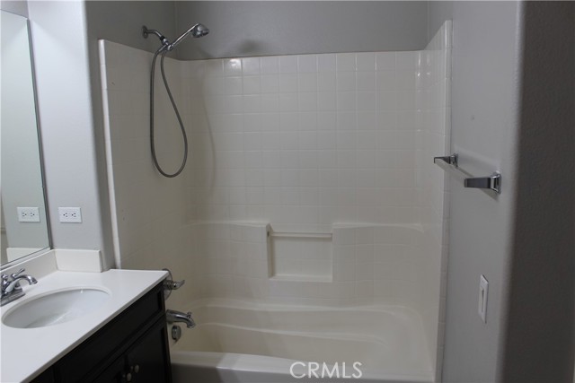 12470 Travanca Lane, Eastvale CA: https://media.crmls.org/medias/9b69a06d-8bbd-4128-8b62-7fd9fe660554.jpg