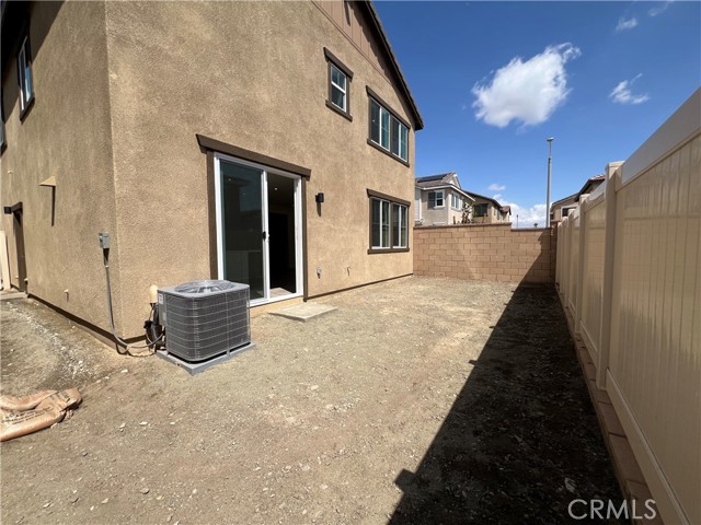Detail Gallery Image 23 of 26 For 16067 Olivas Ln, Fontana,  CA 92336 - 4 Beds | 2/1 Baths