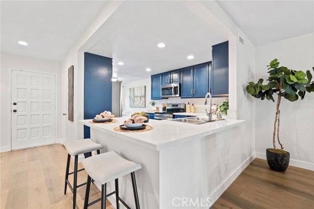 Detail Gallery Image 7 of 44 For 5617 Adobe Falls #C,  San Diego,  CA 92120 - 3 Beds | 2 Baths