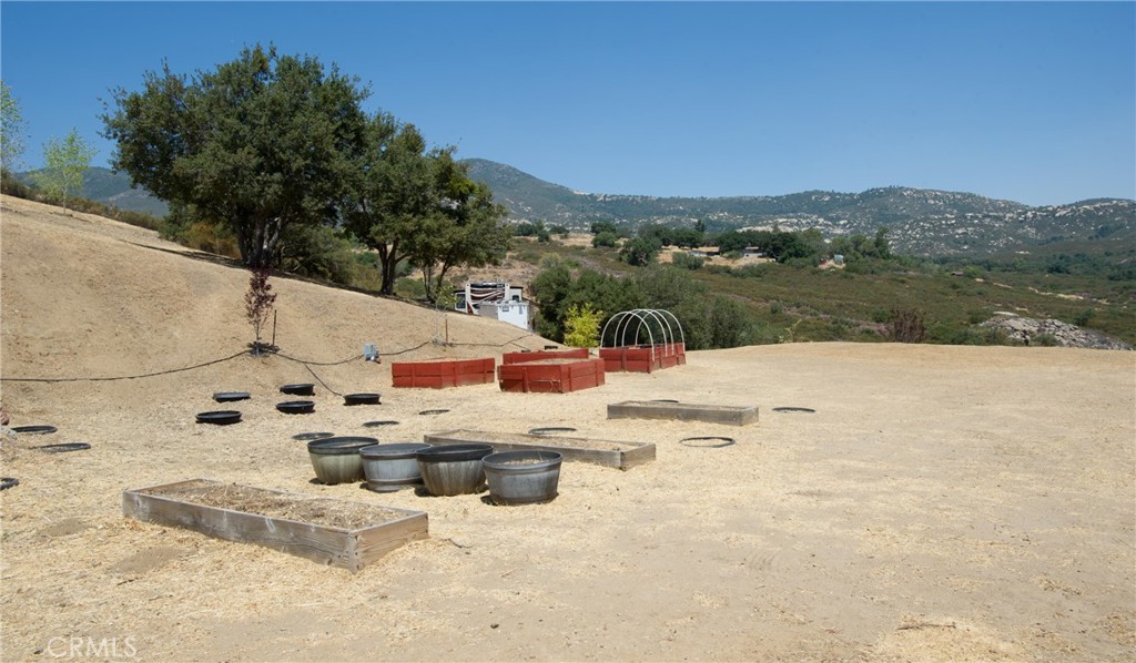 https://media.crmls.org/medias/9b6b51f0-8c8f-484e-92cb-3abc2d79abd6.jpg?preset=X-Large