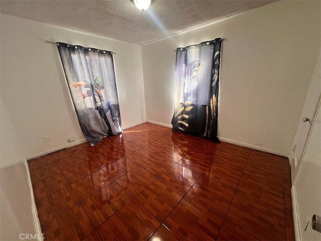 https://media.crmls.org/medias/9b6c27c5-1943-462d-963e-23629ce0383e.jpg?preset=X-Large