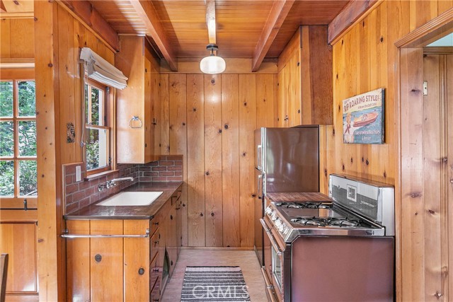 187 Cedar Circle Circle, Lake Arrowhead CA: https://media.crmls.org/medias/9b6ddfdd-0e96-4d1e-9c3b-9b6a052df355.jpg