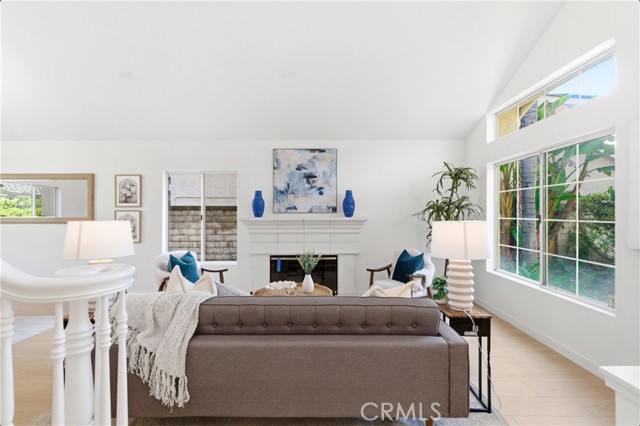 Detail Gallery Image 9 of 67 For 28360 Easton Ln, Saugus,  CA 91350 - 5 Beds | 3 Baths