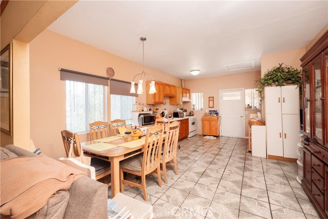 1203 E 33rd Street, Los Angeles CA: https://media.crmls.org/medias/9b6e3821-5f97-4095-877c-aa8e86cdb5d0.jpg