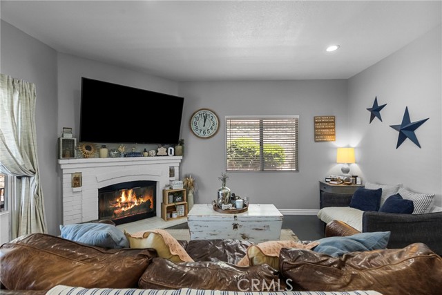 Detail Gallery Image 15 of 45 For 22565 Pecan Pl, Saugus,  CA 91390 - 4 Beds | 2/1 Baths