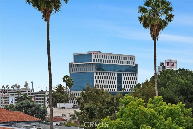 5633 Carlton Way, Hollywood CA: https://media.crmls.org/medias/9b6f4d5d-18fe-4f2f-abf5-a7359519ff0a.jpg