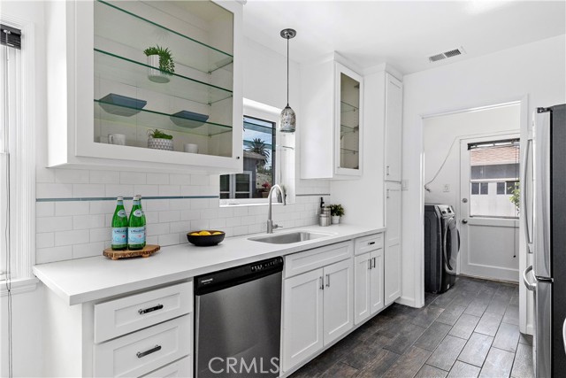 2325 Golden Avenue, Long Beach CA: https://media.crmls.org/medias/9b6fd6fd-351d-4d80-bed0-a5756b256fcc.jpg