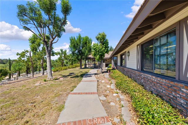 Image 8 of 58 For 41050 Mesa Robles Circle