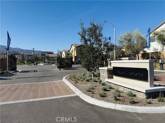 16036 Olivas Lane, Fontana CA: https://media.crmls.org/medias/9b706ae7-608e-435e-b736-8f4657508d79.jpg