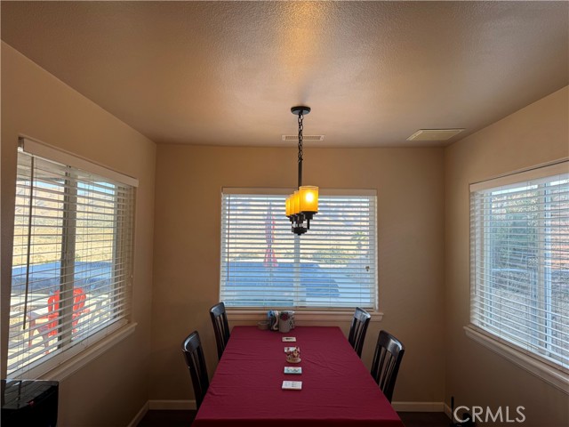 Detail Gallery Image 3 of 15 For 18805 Ranchero Rd, Hesperia,  CA 92345 - 4 Beds | 2/1 Baths