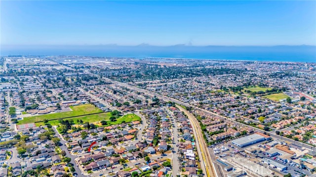 2401 El Portal Way, Oxnard CA: https://media.crmls.org/medias/9b716c2b-b985-4d6a-9269-fb8f46629b43.jpg