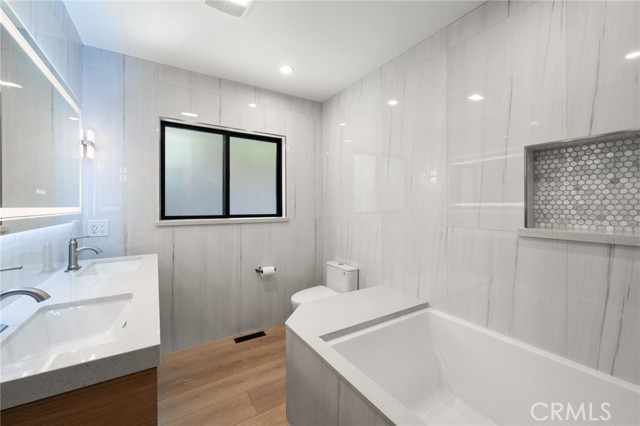 325 N Madison Avenue, Monrovia CA: https://media.crmls.org/medias/9b722e7b-dc6e-410f-a190-85a4eae55df4.jpg