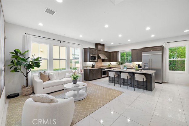37 Castellana, Lake Forest CA: https://media.crmls.org/medias/9b731884-68eb-4e51-910b-99c7b120c190.jpg
