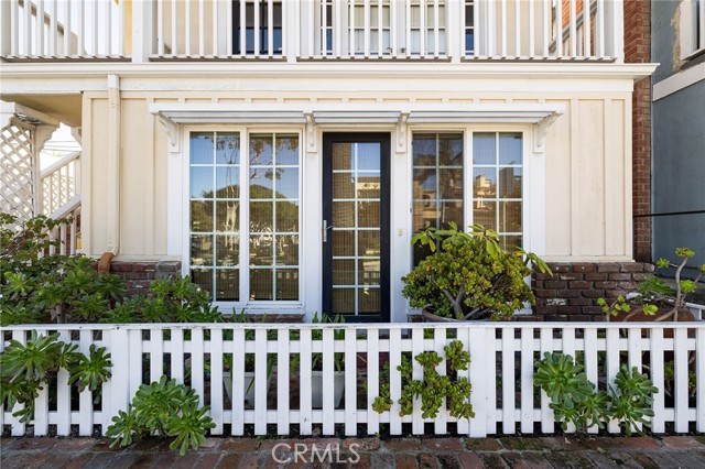 Detail Gallery Image 2 of 18 For 330 Marguerite a,  Corona Del Mar,  CA 92625 - 2 Beds | 2 Baths