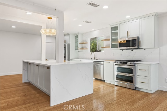 Detail Gallery Image 11 of 36 For 20305 Aetna, Woodland Hills,  CA 91367 - 3 Beds | 2 Baths