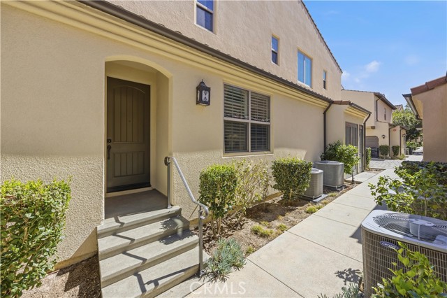 Detail Gallery Image 2 of 22 For 96 Tallowood, Irvine,  CA 92620 - 4 Beds | 3 Baths