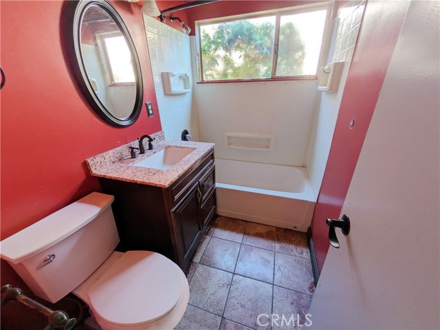 Detail Gallery Image 6 of 9 For 8401 Cozycroft, Winnetka,  CA 91306 - 3 Beds | 3 Baths