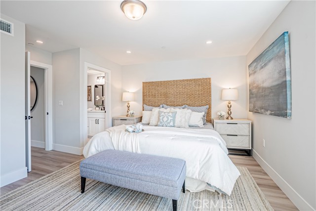 Upper Level En-Suite.