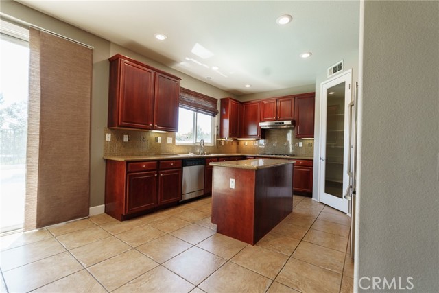 Detail Gallery Image 14 of 64 For 26499 Bladen Ave, Murrieta,  CA 92562 - 6 Beds | 3 Baths