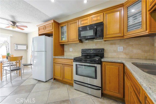 Detail Gallery Image 1 of 1 For 521 S Lyon St #42,  Santa Ana,  CA 92701 - 2 Beds | 1/1 Baths