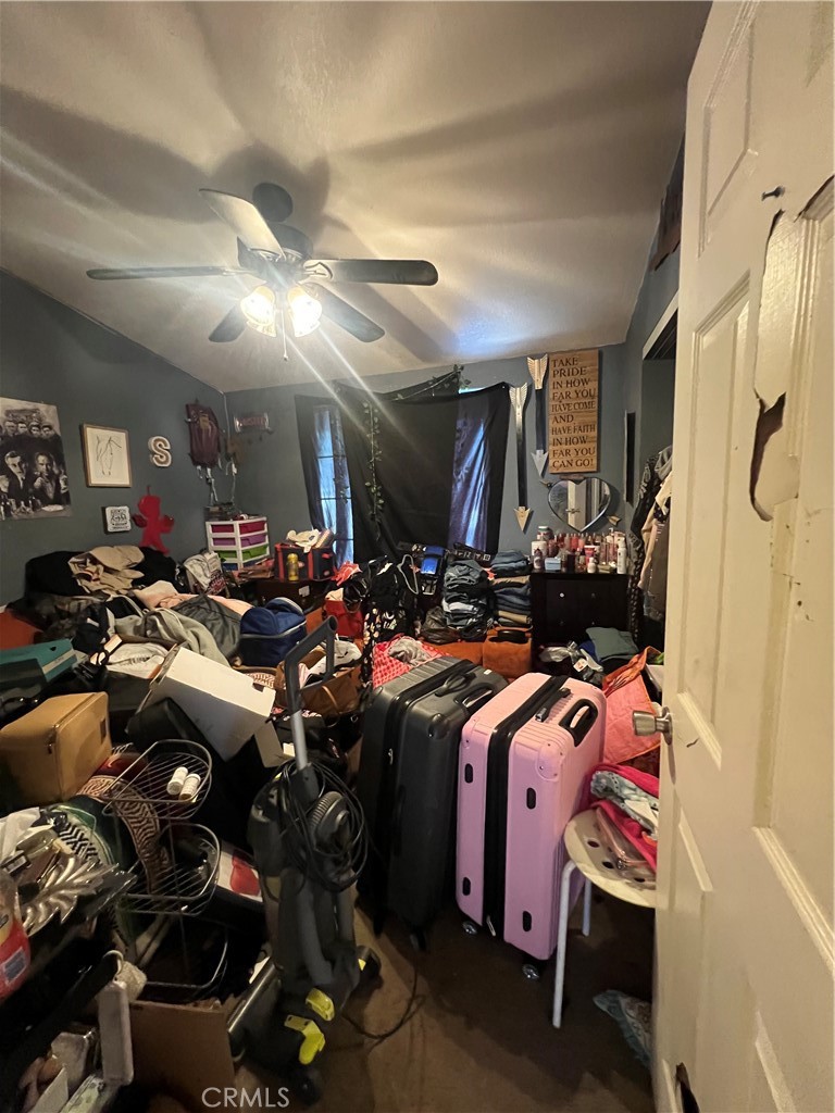 https://media.crmls.org/medias/9b785f8c-b0d2-4f82-800c-be5417998c7a.jpg?preset=X-Large