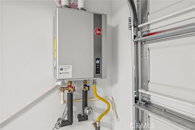 Detail Gallery Image 20 of 31 For 15907 Blue Copper Way, Fontana,  CA 92336 - 4 Beds | 2/1 Baths