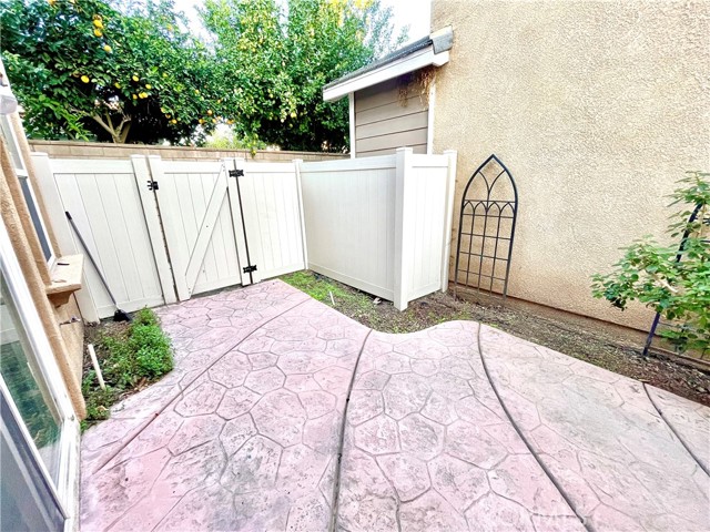 Detail Gallery Image 14 of 17 For 4473 Bigem Ct, Riverside,  CA 92501 - 3 Beds | 2/1 Baths