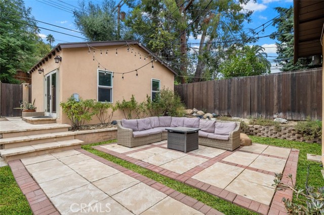 20212 Oxnard Street photo 2