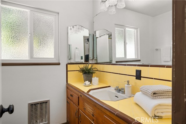 Detail Gallery Image 21 of 44 For 1160 Filbert Ave, Chico,  CA 95926 - 3 Beds | 2 Baths